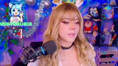 niiky online show from December 15, 1:48 pm