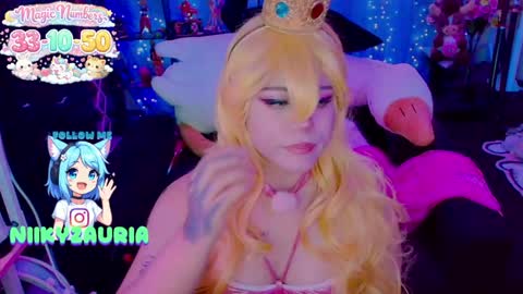 niiky online show from May 6, 5:40 pm