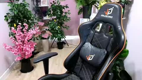 Tracy online show from May 10, 1:27 pm