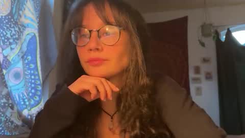 Snapshot of _nyxo chatting on March 27, 5:23 pm Mila online show from March 27, 5:23 pm