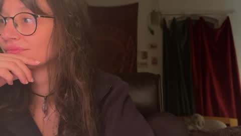 Snapshot of _nyxo chatting on March 31, 11:05 pm Mila online show from March 31, 11:05 pm