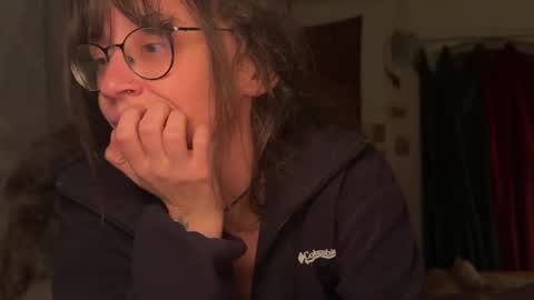 Snapshot of _nyxo chatting on April 2, 12:52 am Mila online show from April 2, 12:52 am