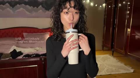 Snapshot of _octopussy_ chatting on February 17, 8:30 am Mikayla online show from February 17, 8:30 am