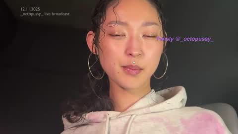 Snapshot of _octopussy_ chatting on November 12, 8:08 pm Mikayla online show from November 12, 8:08 pm