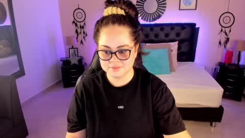 Olivia jones online show from May 25, 12:11 pm