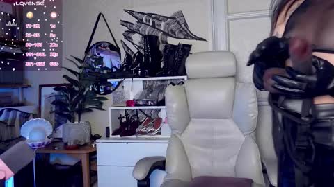 Snapshot of _owner_ chatting on February 13, 7:48 am The Supreme Goddess Rose online show from February 13, 7:48 am