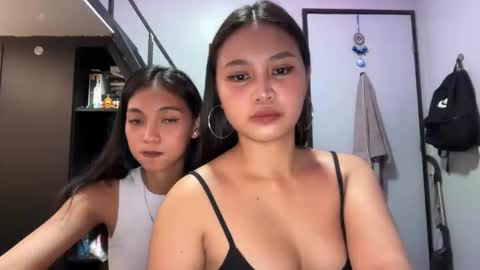 _petitechloe online show from April 20, 7:37 pm
