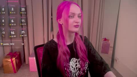 Snapshot of _pink_wassabi_ chatting on January 15, 10:35 pm Maisie online show from January 15, 10:35 pm