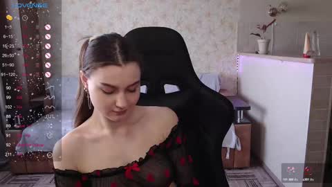 Snapshot of _pinkypie__ chatting on March 10, 10:37 am Lili online show from March 10, 10:37 am