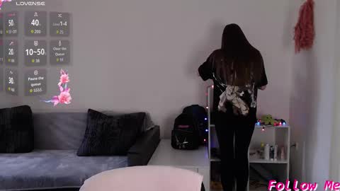 Snapshot of _pinkypie__ chatting on October 15, 9:42 am Lili online show from October 15, 9:42 am