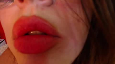 Laura online show from December 15, 10:36 pm