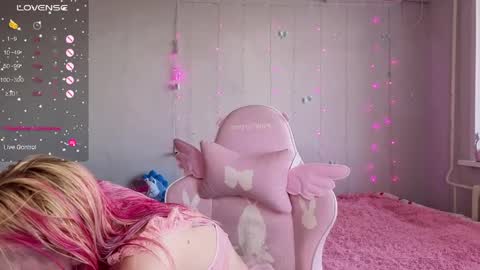 Ellie and Nika online show from May 7, 12:10 pm
