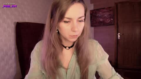 Snapshot of _pure_joy chatting on December 12, 8:32 pm Joy online show from December 12, 8:32 pm