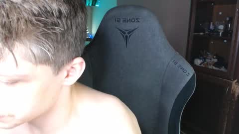 Snapshot of _purrari chatting on March 11, 2:32 am Vampire online show from March 11, 2:32 am