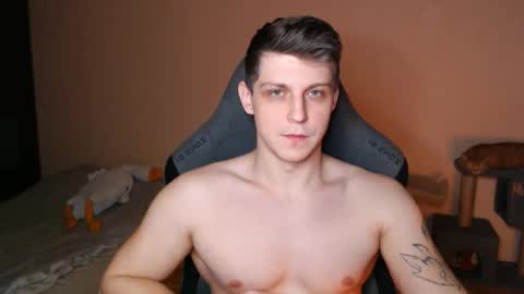 Snapshot of _purrari chatting on February 4, 12:05 am Vampire online show from February 4, 12:05 am