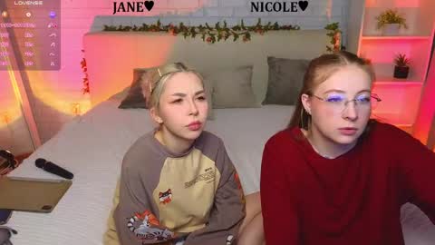 Merlizz Eva Jane Mila Nicole  left to right  online show from April 28, 8:25 pm
