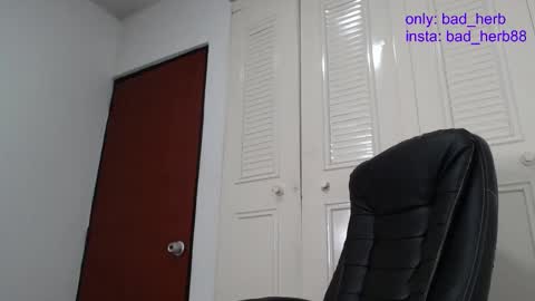 Snapshot of _real_bad_herb chatting on September 25, 4:27 am Alejandra  online show from September 25, 4:27 am