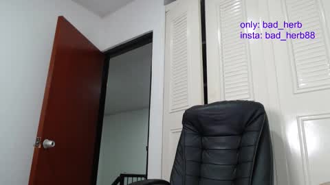 Snapshot of _real_bad_herb chatting on September 28, 1:22 am Alejandra  online show from September 28, 1:22 am