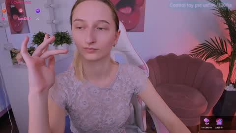 I am Rina online show from December 4, 1:09 pm