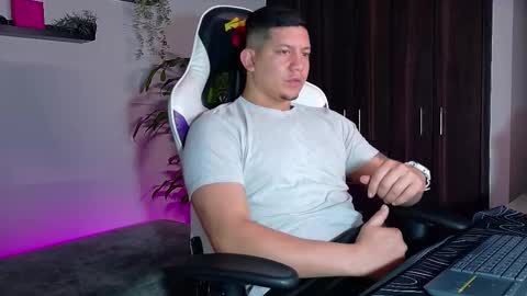 Snapshot of _robertobaggio chatting on October 6, 12:24 pm Roberto online show from October 6, 12:24 pm