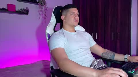 Snapshot of _robertobaggio chatting on October 20, 12:27 pm Roberto online show from October 20, 12:27 pm