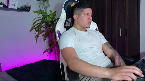 Roberto online show from November 28, 3:58 pm