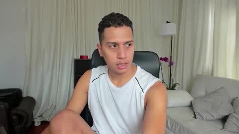 Snapshot of _sahhir chatting on October 18, 7:03 pm sair online show from October 18, 7:03 pm