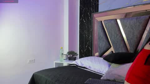 Snapshot of _salome_xx chatting on April 1, 2:34 am _salome_xx online show from April 1, 2:34 am