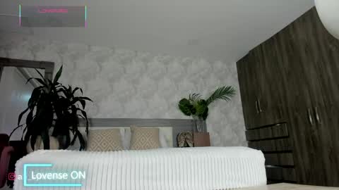 _samantagomez online show from May 15, 11:50 am