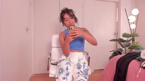 Snapshot of _sandy_s_ chatting on February 19, 4:34 am Sandyy online show from February 19, 4:34 am