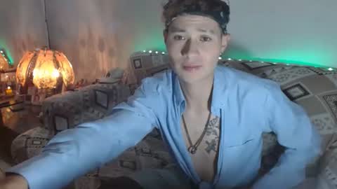 Snapshot of _santi2 chatting on March 11, 5:02 am santi online show from March 11, 5:02 am