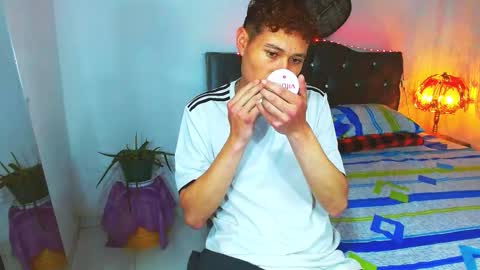 Snapshot of _santi2 chatting on March 22, 2:48 am santi online show from March 22, 2:48 am