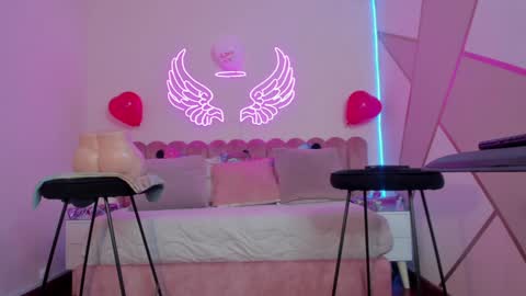 Snapshot of _scarletmoore chatting on February 8, 1:44 pm Scarlett online show from February 8, 1:44 pm