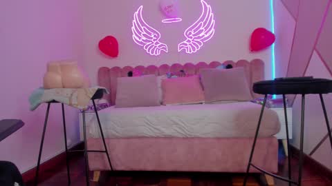 Snapshot of _scarletmoore chatting on February 9, 10:31 am Scarlett online show from February 9, 10:31 am