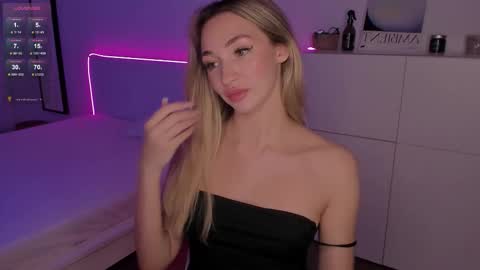 Snapshot of _secretdesire chatting on November 7, 8:20 pm Kat online show from November 7, 8:20 pm