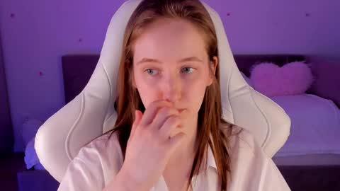 Snapshot of _secretelly_ chatting on November 17, 11:16 am _secretelly_ online show from November 17, 11:16 am