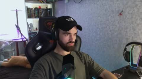 Snapshot of _serious_man chatting on September 18, 10:17 am Ask me online show from September 18, 10:17 am