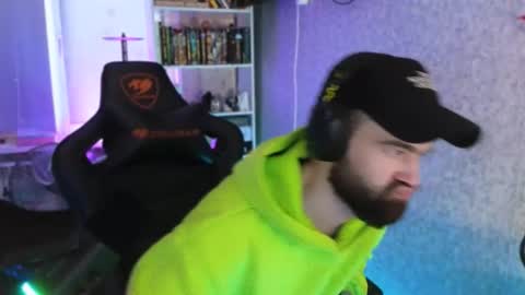 Snapshot of _serious_man chatting on October 3, 3:09 pm Ask me online show from October 3, 3:09 pm