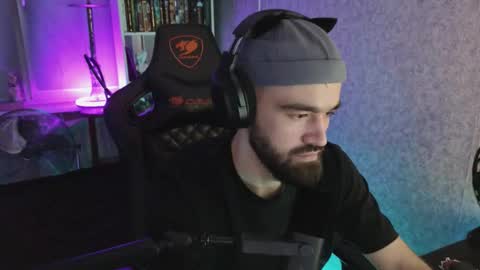 Snapshot of _serious_man chatting on October 9, 12:41 am Ask me online show from October 9, 12:41 am