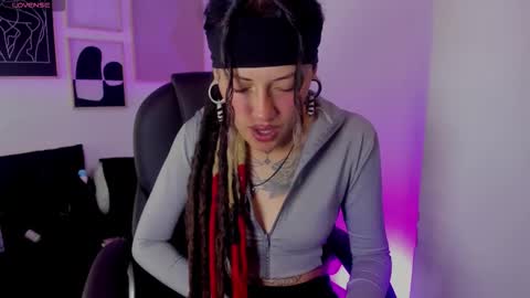 Snapshot of _sharlotte777 chatting on March 6, 4:25 pm _sharlotte777 online show from March 6, 4:25 pm