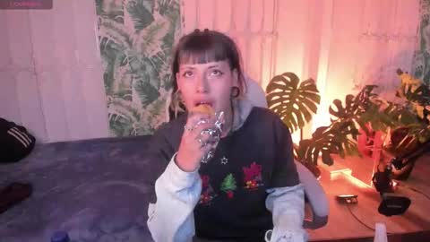 Snapshot of _sharlotte777 chatting on March 26, 1:49 pm _sharlotte777 online show from March 26, 1:49 pm