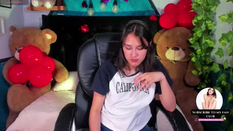 Snapshot of _sophie__miller chatting on February 19, 8:20 pm Sophie online show from February 19, 8:20 pm