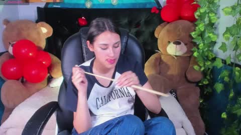 Snapshot of _sophie__miller chatting on February 19, 11:25 pm Sophie online show from February 19, 11:25 pm