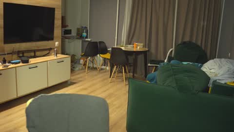 OLIVERpvt is open online show from December 24, 3:05 am