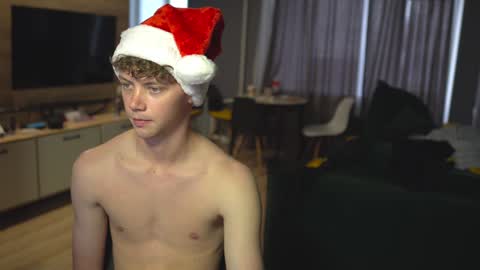 OLIVERpvt is open online show from December 26, 6:19 am