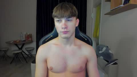 Snapshot of _stager_ chatting on December 20, 3:35 am MARKPVT IS OPEN online show from December 20, 3:35 am