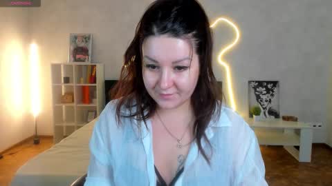 Erica online show from December 4, 1:15 am