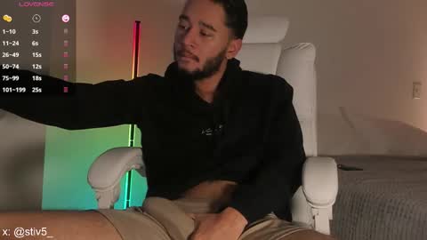 Snapshot of _stivenn chatting on February 25, 9:19 am STIVEN online show from February 25, 9:19 am