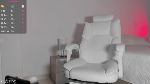 Snapshot of _stivenn chatting on April 1, 12:44 am STIVEN online show from April 1, 12:44 am