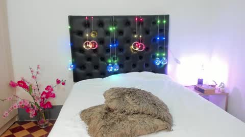 Sussi online show from December 11, 5:04 pm